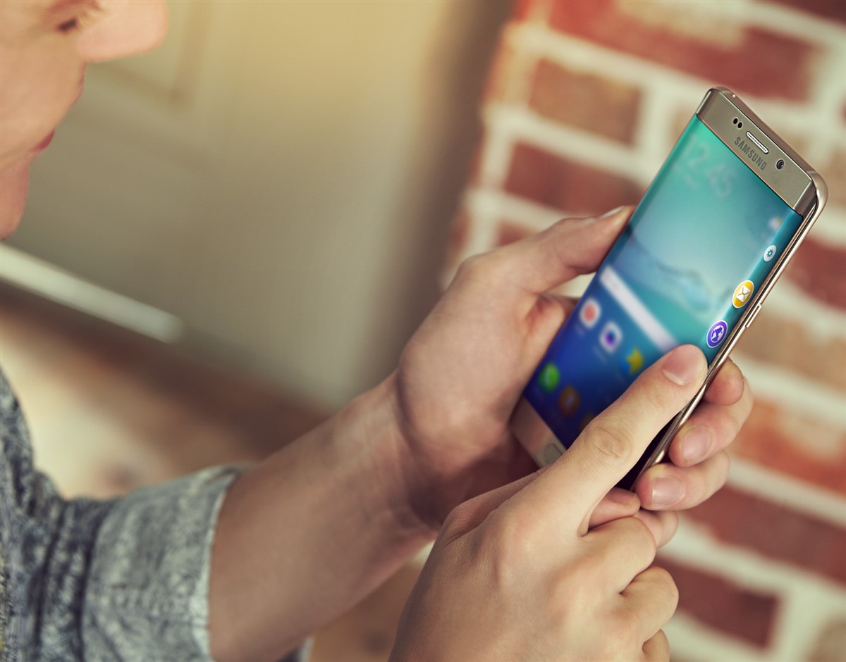Samsung-GALAXY-S6-Edge-Plus-36